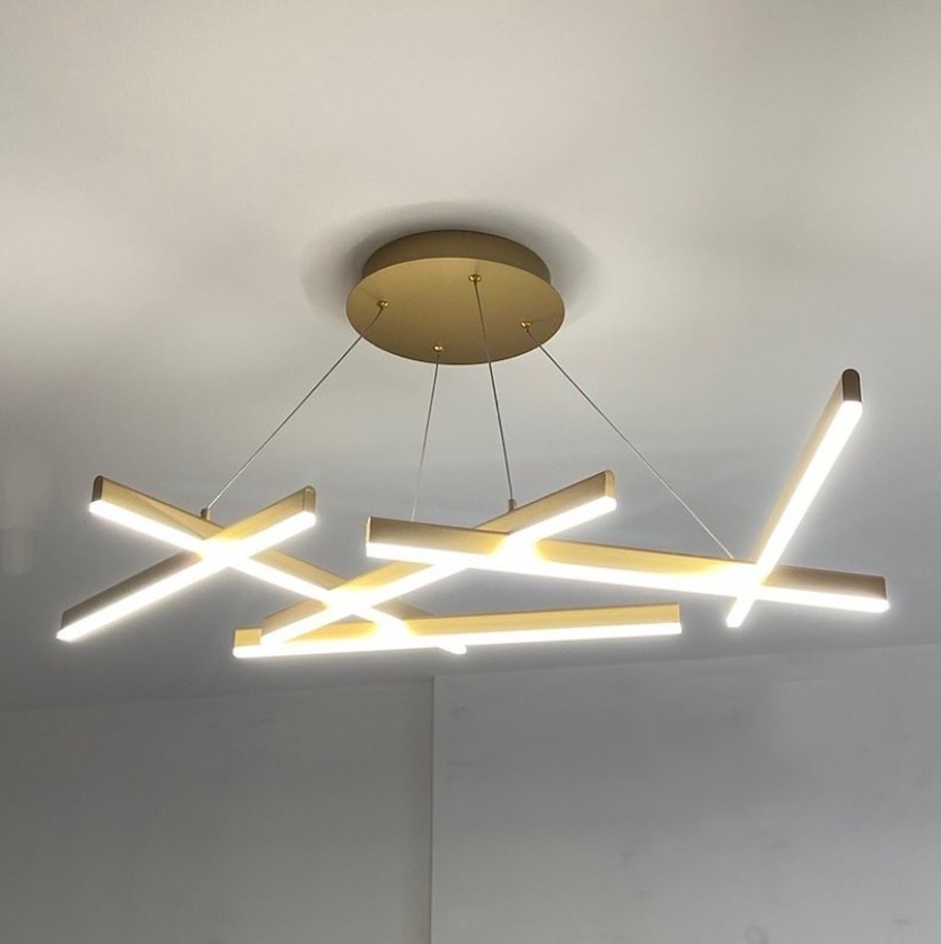 Декоративная люстра со светодиодными лампочкам